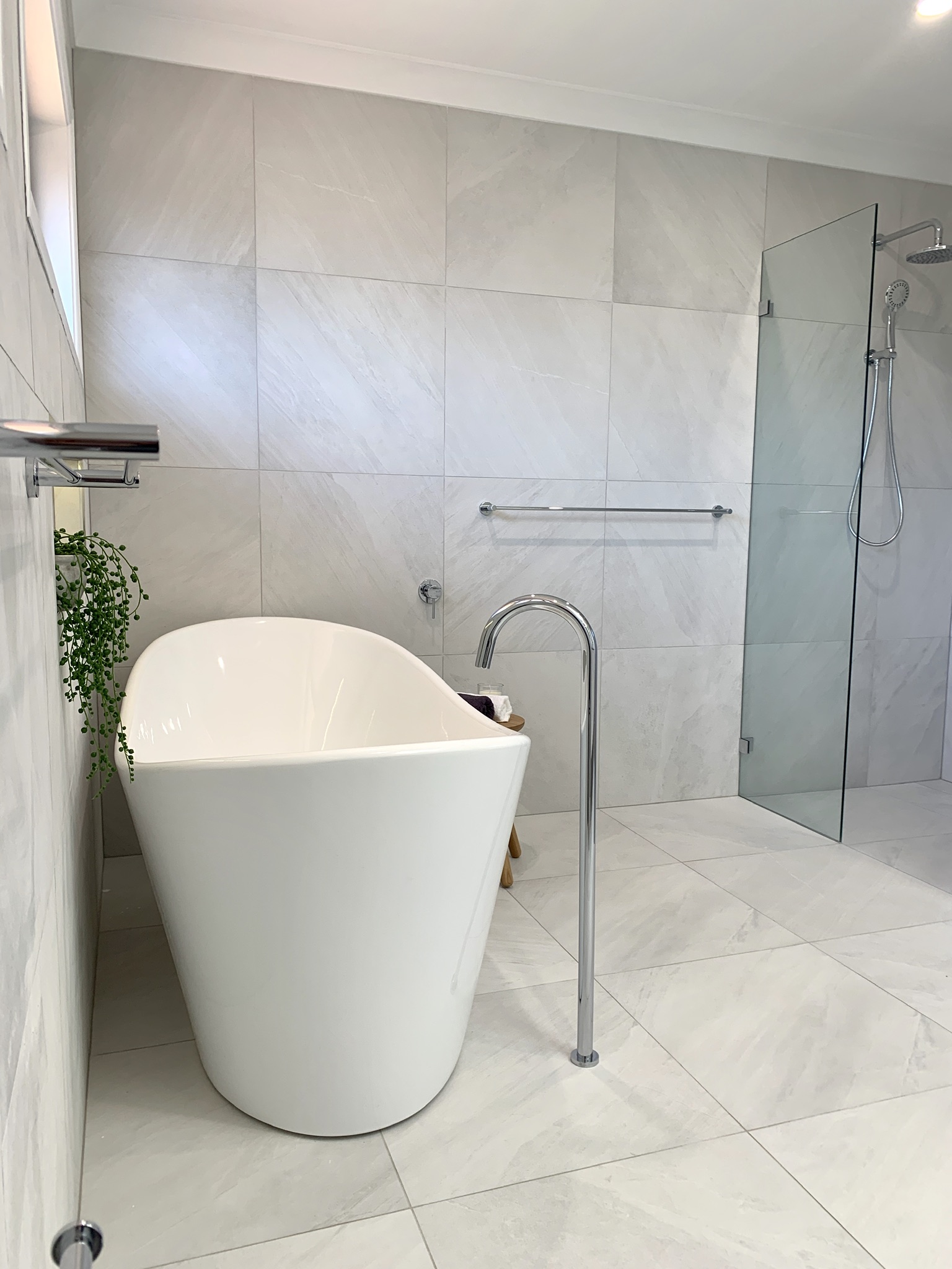 Difference Between Porcelain Ceramic Tile, Which Is Better In A Bathroom Porcelain Or Ceramic Tile